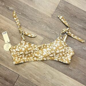 RYLEE + CRU FLORAL BIKINI TOP
